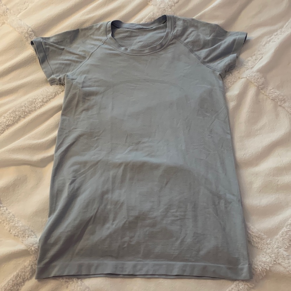 Lululemon swiftly tech short sleeve size 6 icing blue